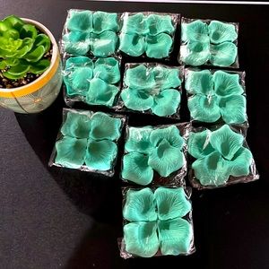 Mint green rose petals for wedd